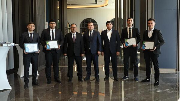 Победители олимпиады ко Дню защиты прав потребителей - Sputnik Узбекистан