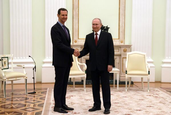 Президент Сирии Башар Асад и президент РФ Владимир Путин во время встречи - Sputnik Узбекистан