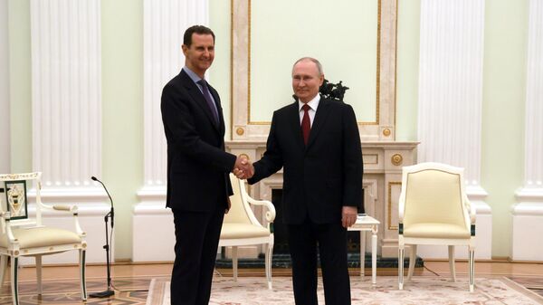 Президент Сирии Башар Асад и президент РФ Владимир Путин во время встречи - Sputnik Узбекистан