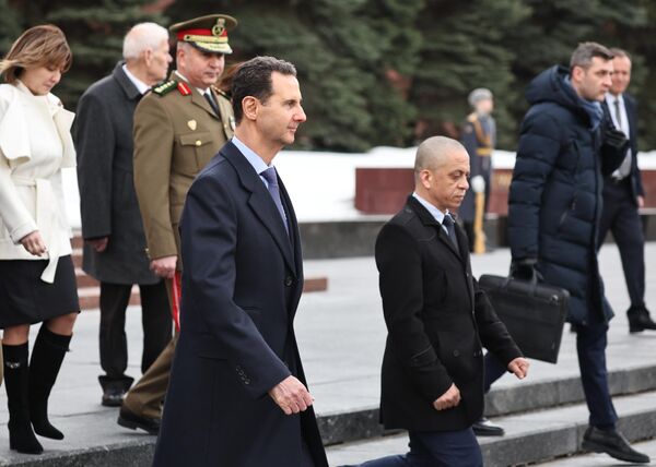 Президент Сирии Башар Асад возложил цветы к Могиле Неизвестного Солдата - Sputnik Узбекистан
