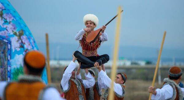 Артисты на праздновании Новруза в Ашхабаде.  - Sputnik Узбекистан