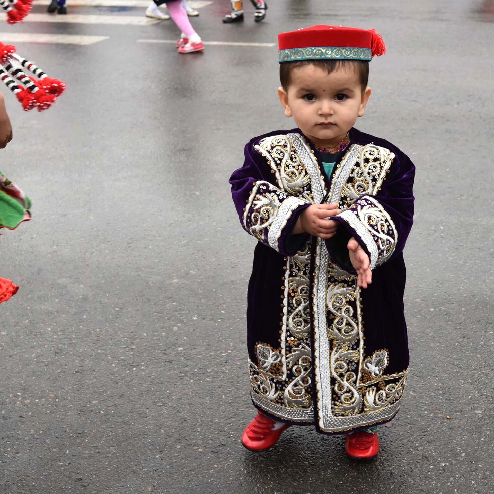 Украинские таджики. Празднование Навруза в Таджикистане. Дети и Навруз в Узбекистане. Таджикистан Памирец Национальная одежда. Национальный костюм таджиков Навруз.