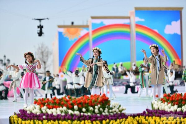 В парке Янги Узбекистон состоялись торжества по случаю Навруза. - Sputnik Узбекистан
