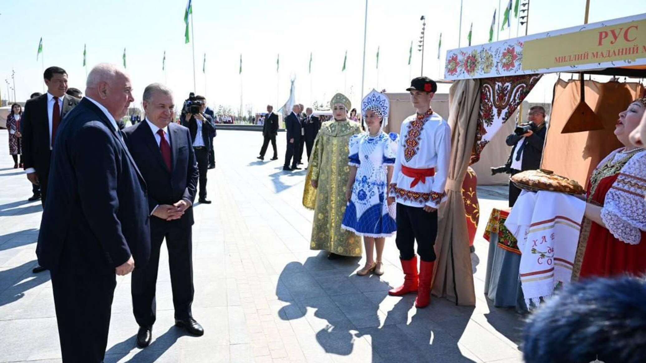 Shaxsiy rus xotini dosti bilan