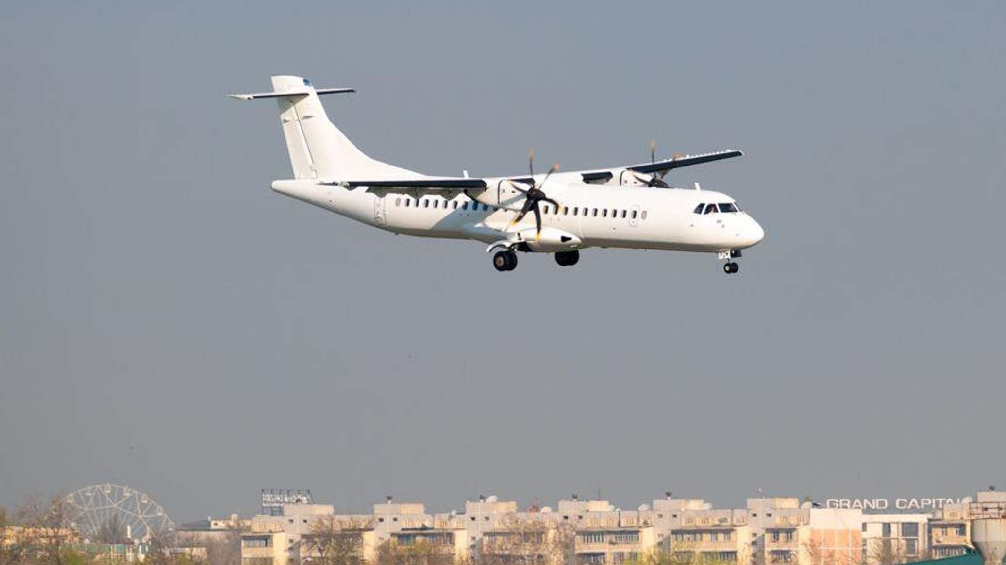 ATR 72-600 Silk Avia. Силк авиа Узбекистан. Самолет Ташкент. Atr72-70y Silk Avia.