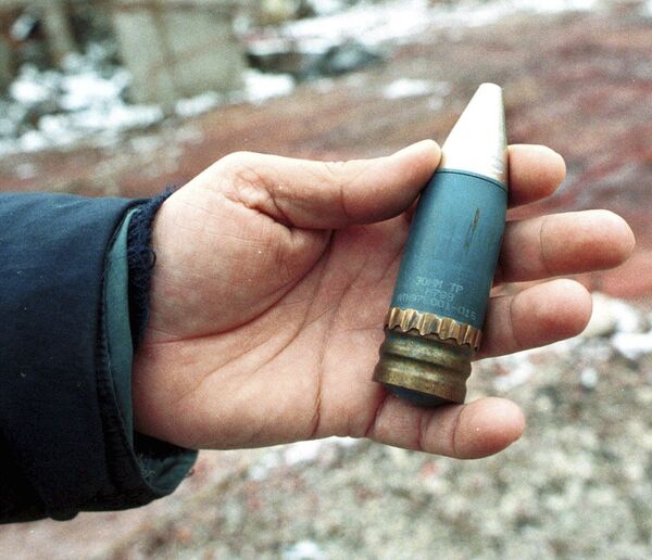 30-миллиметровый бронебойный снаряд, содержащий обедненный уран, который использовался НАТО во время авиаударов по Боснии в 1995 году. - Sputnik Узбекистан