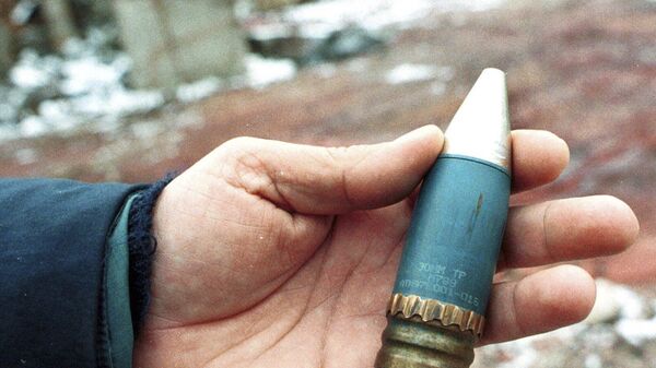 30-миллиметровый бронебойный снаряд, содержащий обедненный уран, который использовался НАТО во время авиаударов по Боснии в 1995 году - Sputnik Ўзбекистон