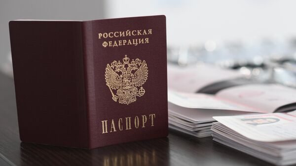 Российский паспорт. Иллюстративное фото - Sputnik Ўзбекистон