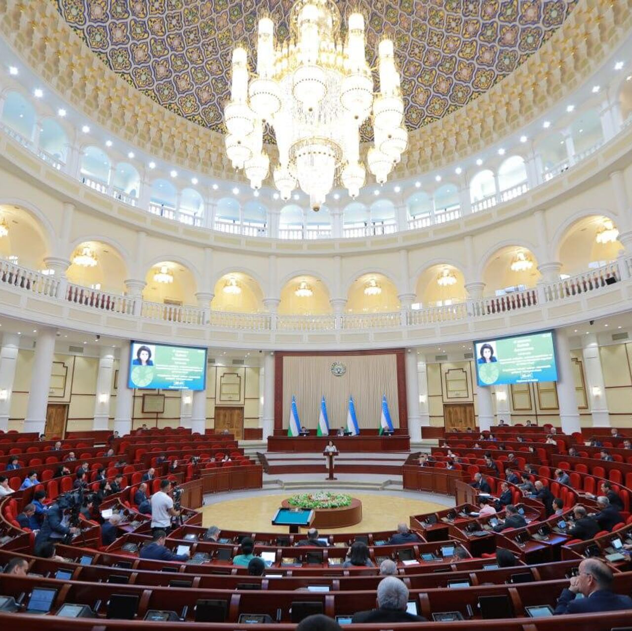 Ayollarning intim fotosuratlari va videolari