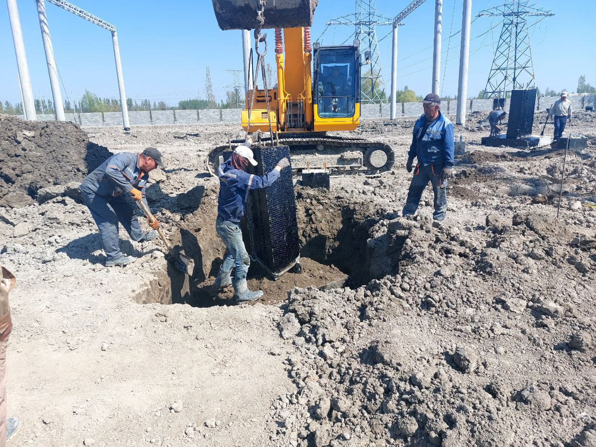 В Андижанской области ведется строительство новой высоковольтной линии электропередачи и подстанции - Sputnik Узбекистан, 1920, 27.03.2023