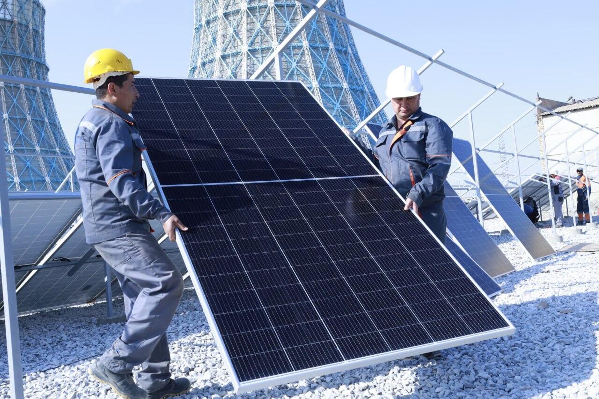 На Навоийской ТЭС началось строительство солнечной фотоэлектрической станции - Sputnik Узбекистан, 1920, 28.03.2023