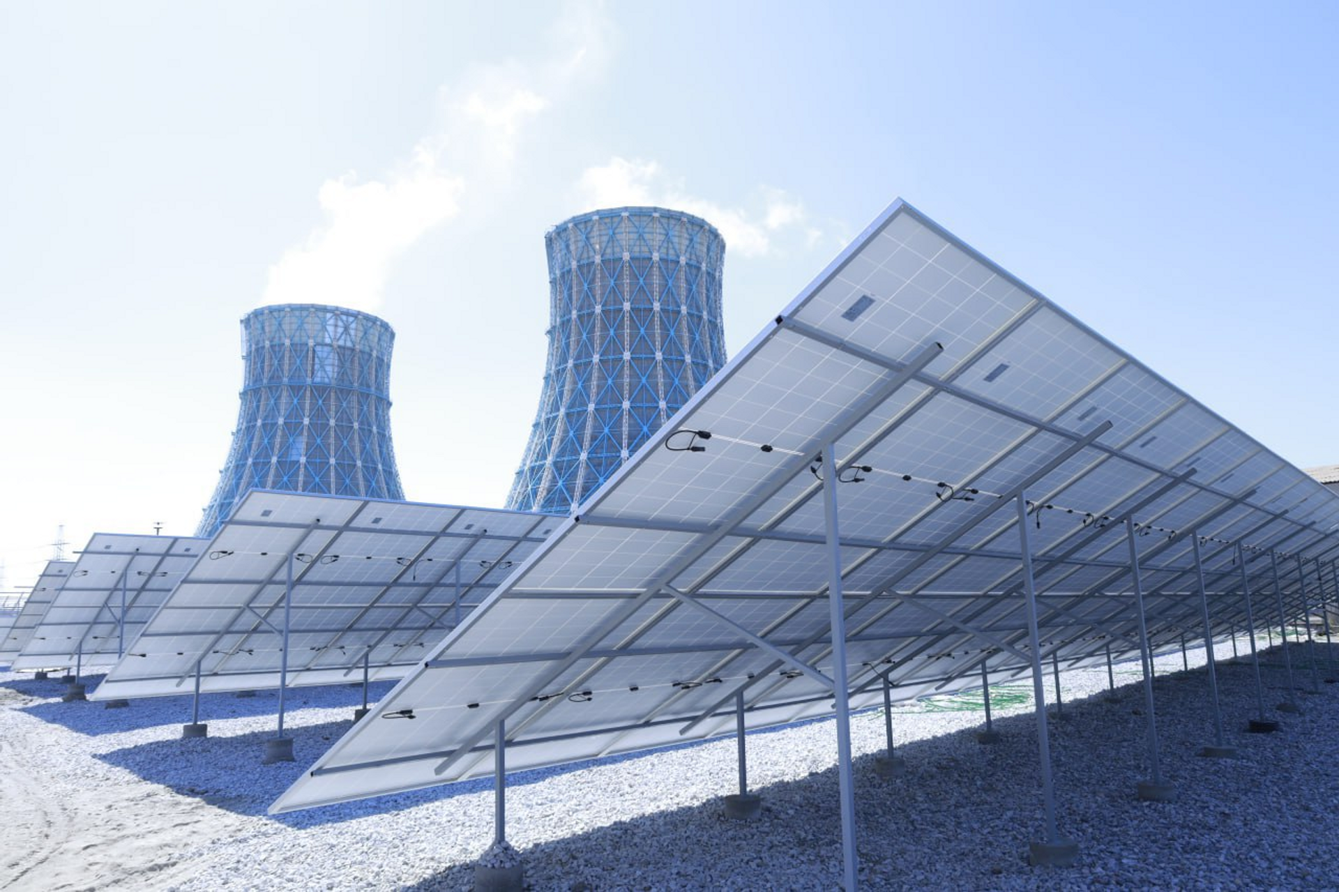 На Навоийской ТЭС началось строительство солнечной фотоэлектрической станции - Sputnik Узбекистан, 1920, 28.03.2023