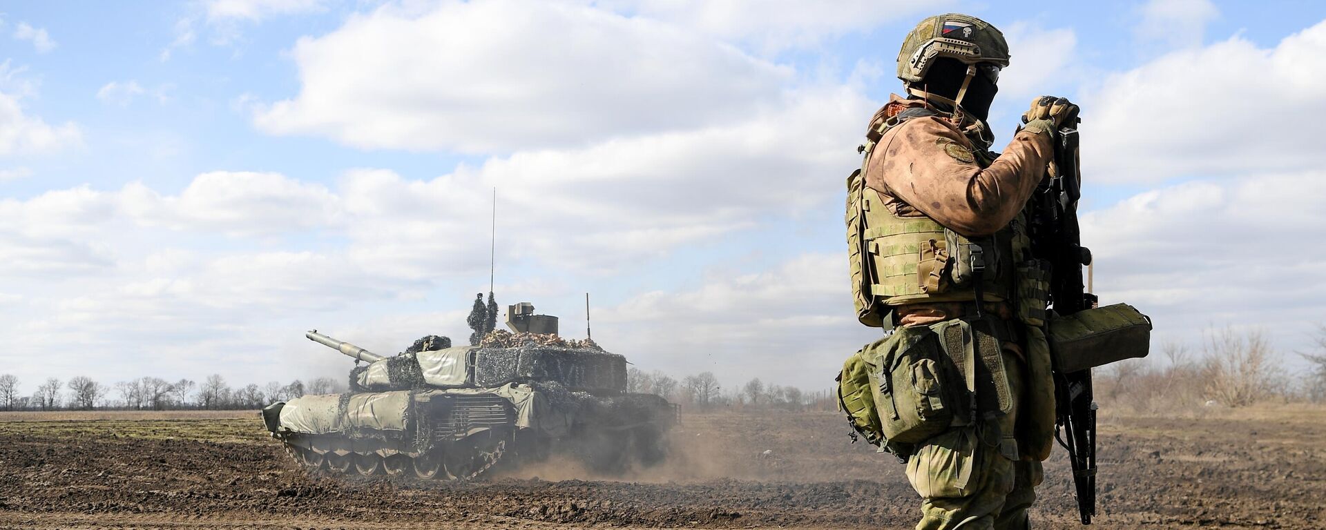 Ekipaj tanka T-90M Proriv na pozitsiyax v yujnom sektore spetsoperatsii. - Sputnik O‘zbekiston, 1920, 19.01.2026