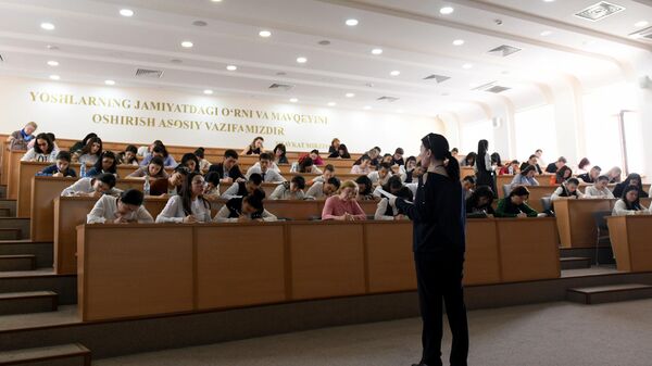 Студенты. Архивное фото - Sputnik Узбекистан