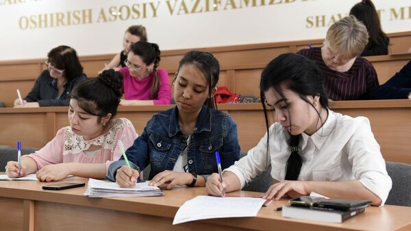 Студенты в аудитории. Архивное фото - Sputnik Узбекистан