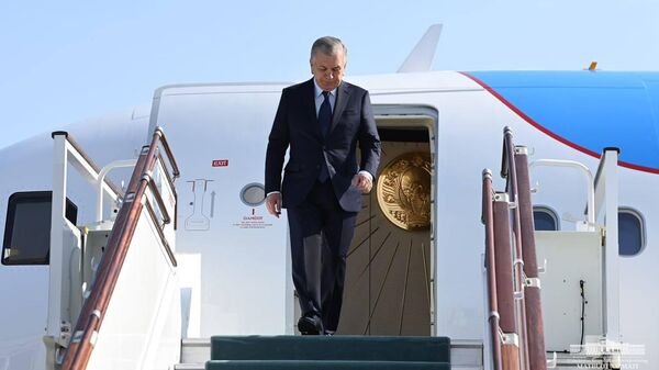Президент Шавкат Мирзиёев 31 марта прибыл из Каракалпакстана в Хорезмскую область - Sputnik Узбекистан