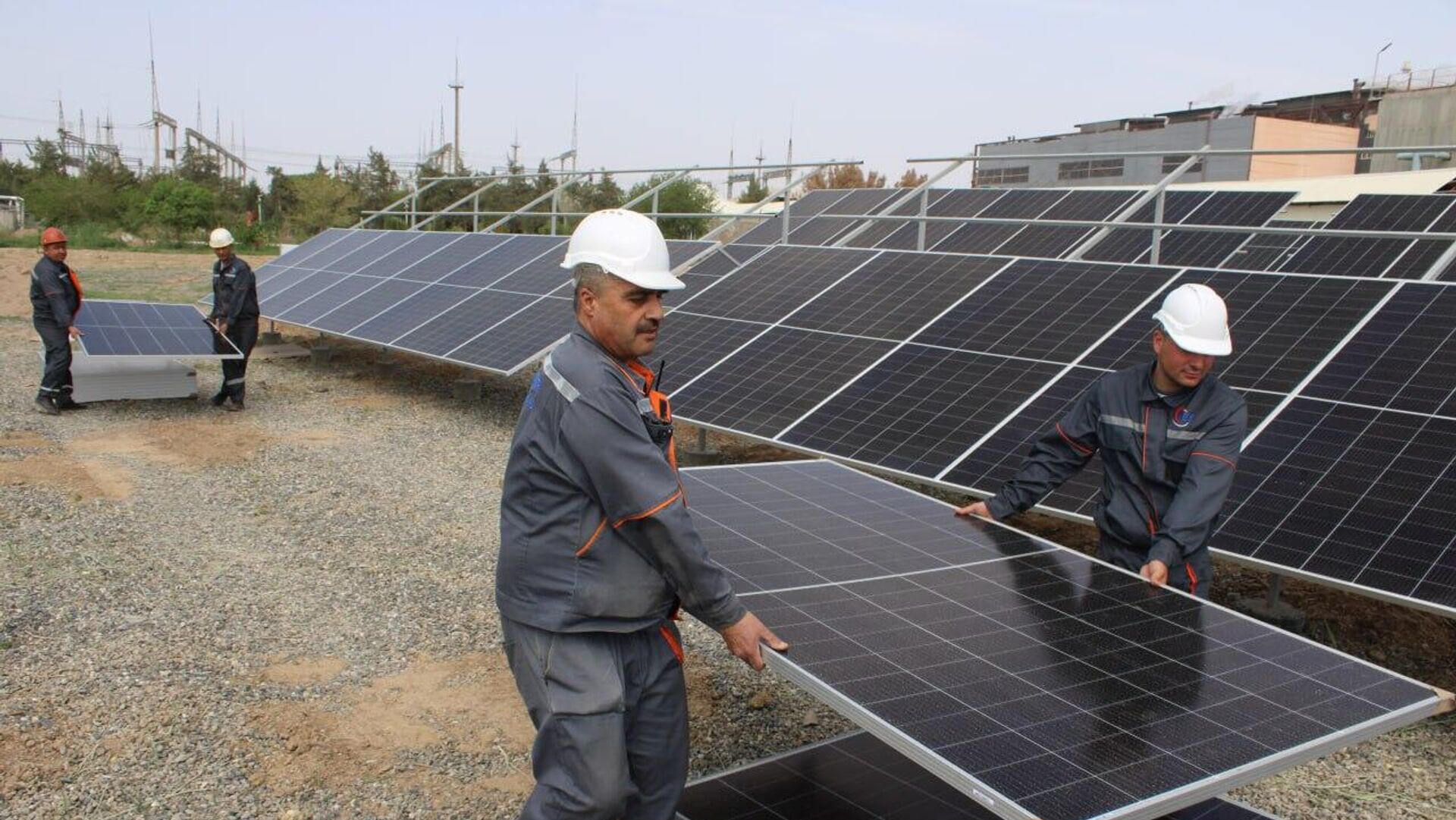 Солнечная фотоэлектрическая станция мощностью 1,2 МВт строится на Мубарекская ТЭЦ в целях использования для собственных нужд. - Sputnik Узбекистан, 1920, 02.04.2023