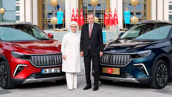 Prezident Tursii Redjep Tayip Erdogan stal pervim vladelsem pervogo elektrokara tureskogo proizvodstva TOGG - Sputnik O‘zbekiston