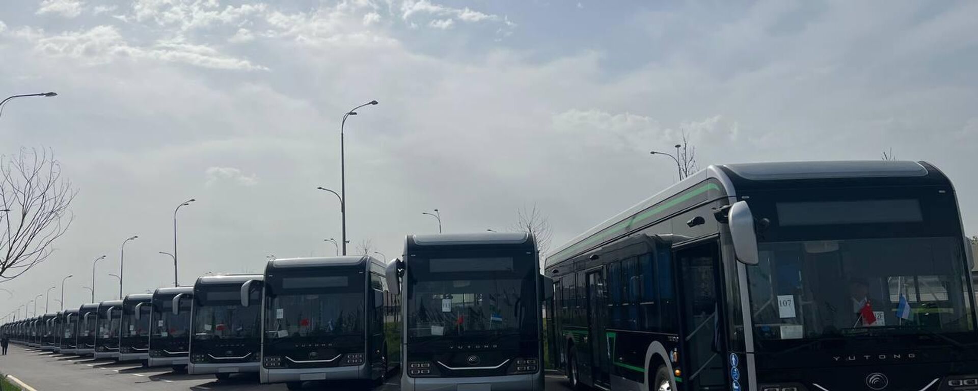 Ўзбекистонга Хитойдан автобус ва электробус келтирилди  - Sputnik Ўзбекистон, 1920, 12.11.2025