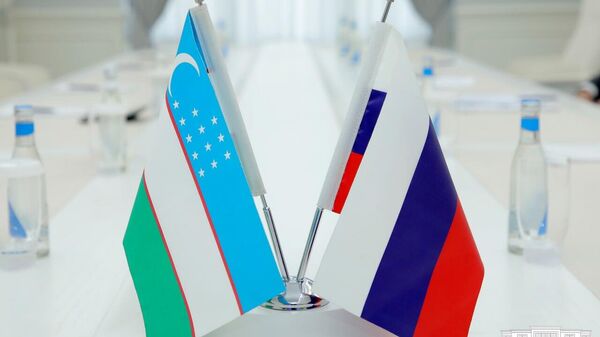 Флаги России и Узбекистана. Архивное фото - Sputnik Узбекистан