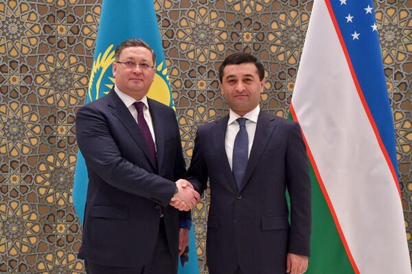Бахтиёр Саидов и министр иностранных дел Казахстана Мурат Нуртлеу - Sputnik Узбекистан
