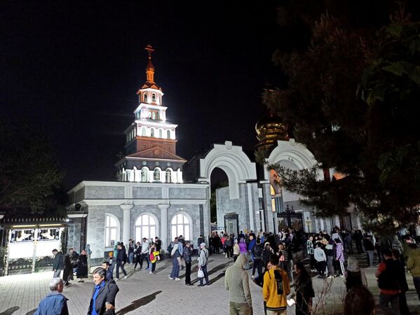 Здесь прошел крестный ход и праздничное богослужение - Sputnik Узбекистан