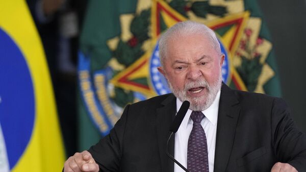 Президент Бразилии Луис Инасиу Лула да Силва выступает во дворце Планальто в Бразилиа, Бразилия, в четверг, 2 марта 2023 года. - Sputnik Узбекистан