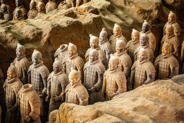 Скульптуры солдат терракотовой армии императора Цинь Шихуанди, Сиань, Шэньси, Китай. - Sputnik Узбекистан