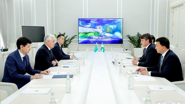 и.о. хокима Ташкента Шавкат Умурзаков встретился с послом Казахстана в Узбекистане Бейбутом Атамкуловым - Sputnik Узбекистан