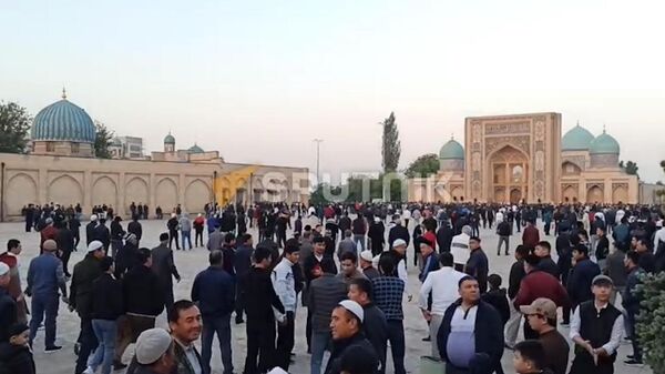 Видео Sputnik. В Ташкенте прошел праздничный намаз по случаю Рамазан - Sputnik Узбекистан