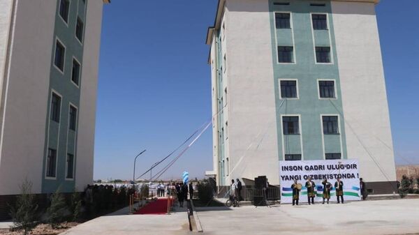 Анонимный спонсор подарил малоимущим два пятиэтажных дома - Sputnik Узбекистан