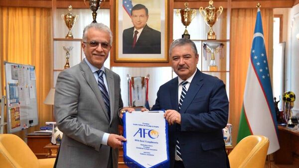 S prezidentom AFC obsujdeni novie perspektivi razvitiya futbola - Sputnik O‘zbekiston