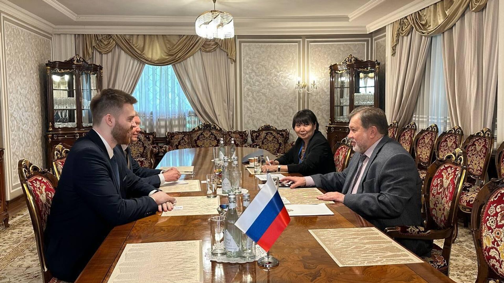 посол Олег Мальгинов провел встречи с руководителями делегаций российских регионов посол Олег Мальгинов провел встречи с руководителями делегаций российских регионов - Sputnik Узбекистан, 1920, 25.04.2023
