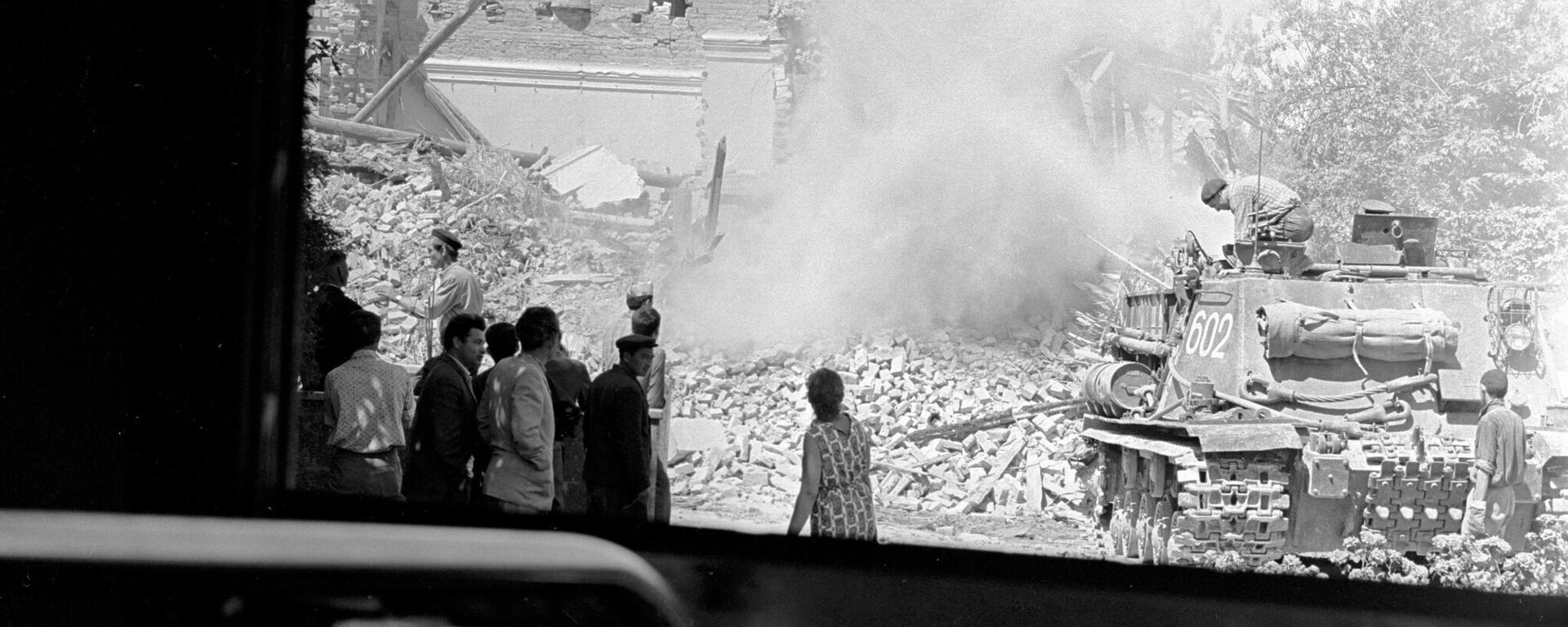 Likvidatsiya posledstviy razrushitelnogo zemletraseniya 1966 goda v Tashkente - Sputnik O‘zbekiston, 1920, 26.04.2026