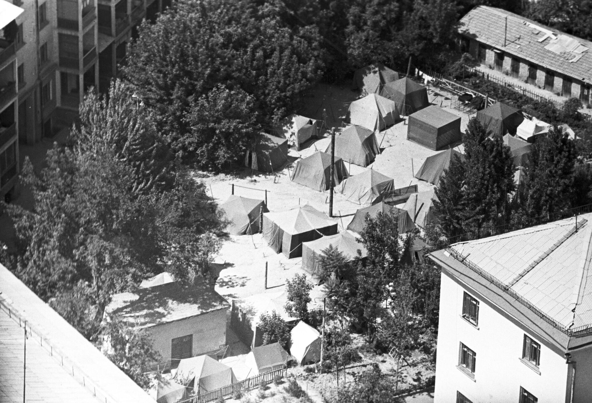 Palatochniy gorodok dlya jiteley razrushennix domov posle zemletraseniya v Tashkente - Sputnik O‘zbekiston, 1920, 26.04.2026