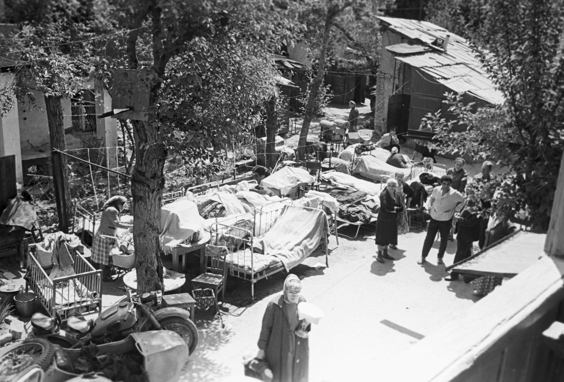 На одной из улиц Ташкента после землетрясения 26 апреля 1966 года - Sputnik Узбекистан, 1920, 26.04.2026