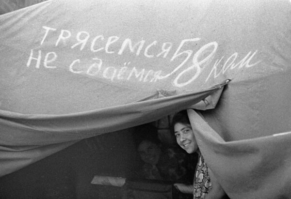 Размещение жителей в палатках на улицах после землетрясения в Ташкенте - Sputnik Узбекистан
