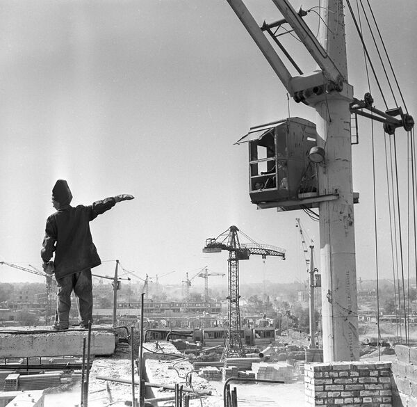 Строительство новых домов в Ташкенте в эпицентре землетрясения 26 апреля 1966 года - Sputnik Узбекистан