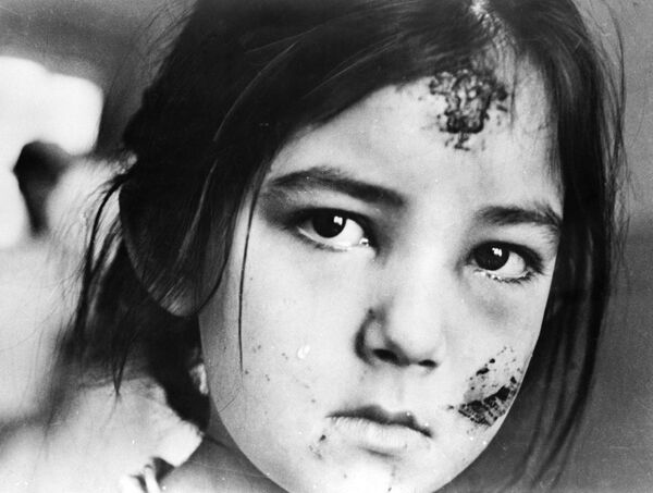 Девочка, пострадавшая от землетрясения в Ташкенте 26 апреля 1966 года - Sputnik Узбекистан