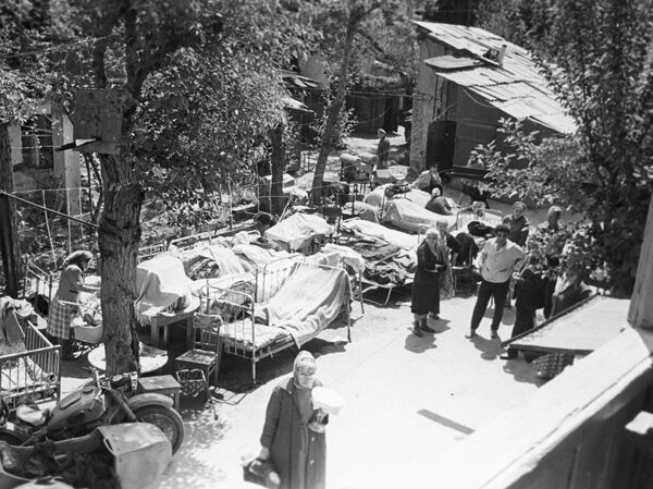 На одной из улиц Ташкента после землетрясения. - Sputnik Узбекистан