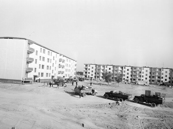 Жители города, пострадавшие от землетрясения, въезжают в новые дома. - Sputnik Узбекистан