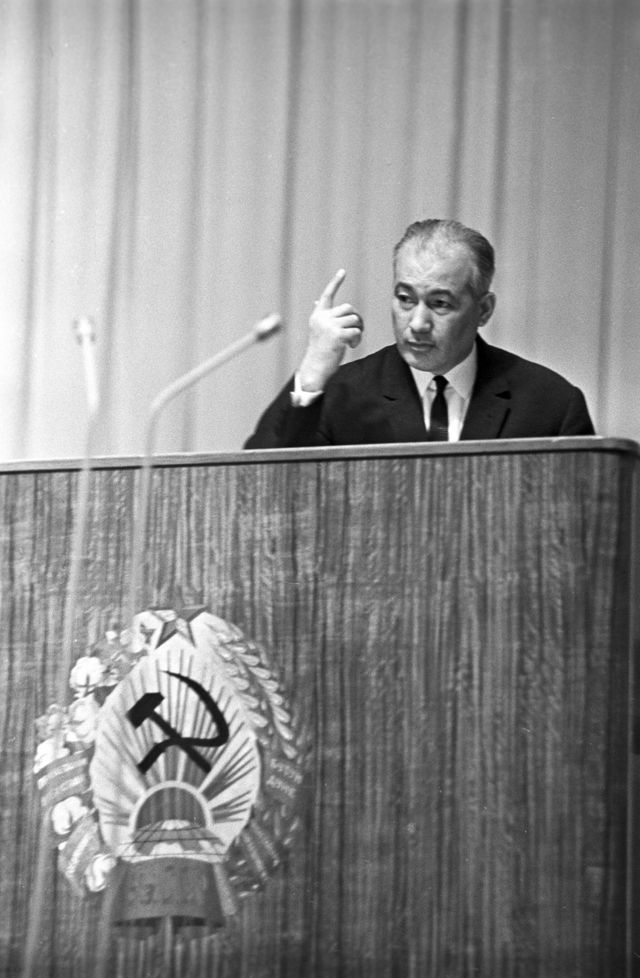 Sharof Rashidov hayoti va ijodi