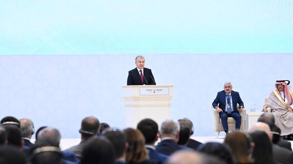Шавкат Мирзиёев выступает на пленарном заседании второго Ташкентского международного инвестиционного форума - Sputnik Ўзбекистон