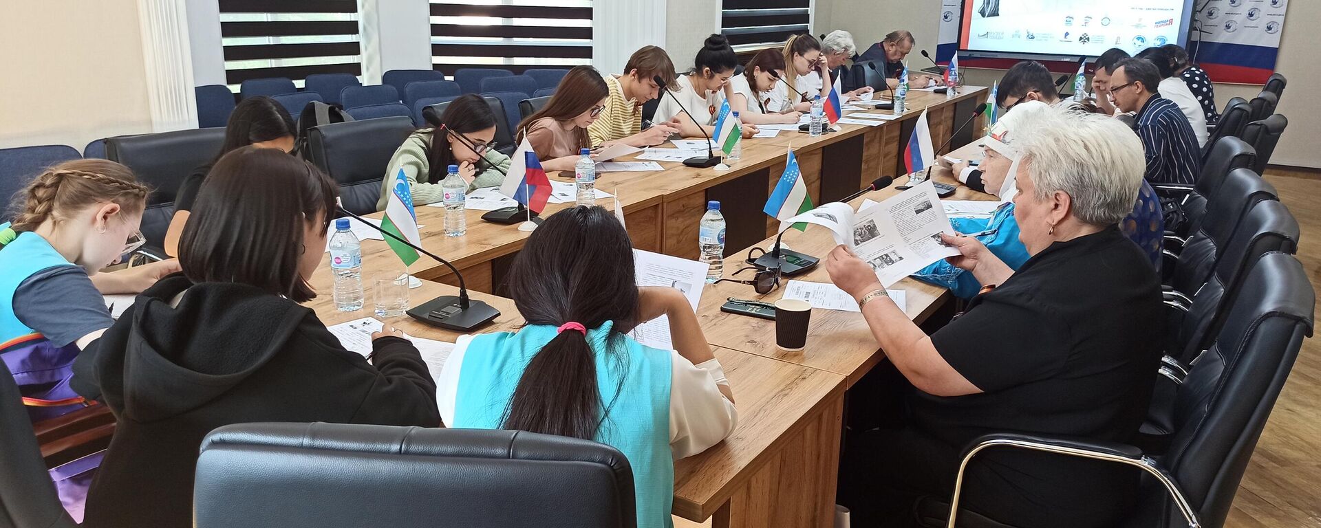 В Ташкенте состоялась международная историческая акция Диктант Победы
 - Sputnik Узбекистан, 1920, 27.04.2023