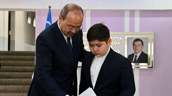 Premyer-ministr Respubliki Uzbekistan Abdulla Aripov progolosoval na referendume. - Sputnik O‘zbekiston