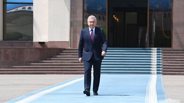 Шавкат Мирзиёев отбыл с рабочим визитом в Кыргызстан - Sputnik Узбекистан