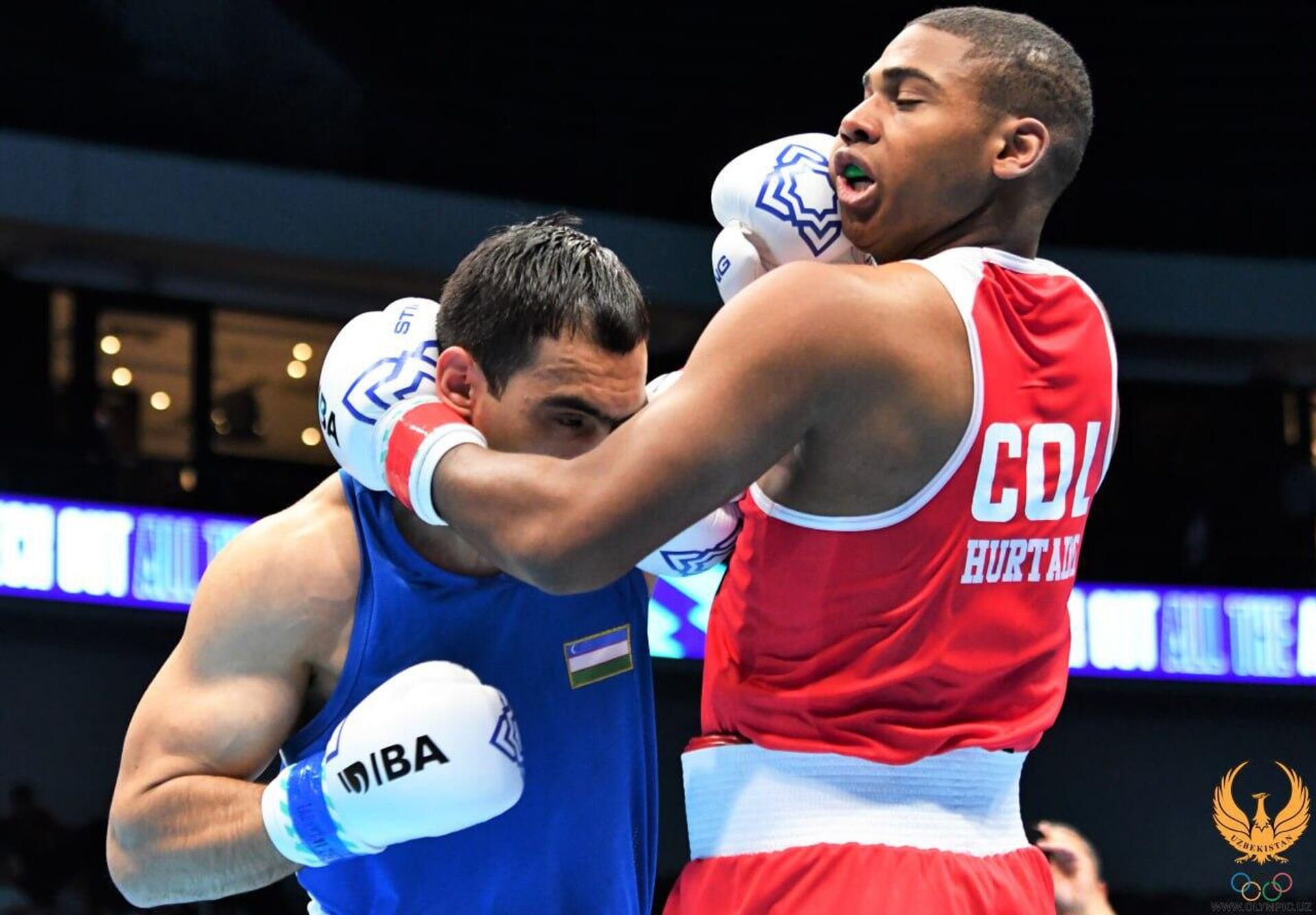 Лазизжон Мулложонов победил колумбийца Марло Хартадо в первом бою ЧМ. - Sputnik Узбекистан, 1920, 05.05.2023