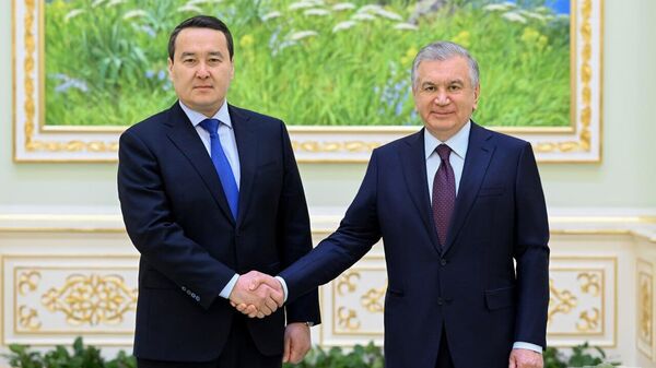 Shavkat Mirziyoyev vstretilsya s premyer-ministrom Kazaxstana Alixanom Smailovim - Sputnik O‘zbekiston