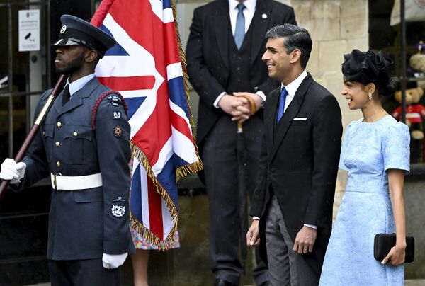 Премьер-министра Великобритании Риши Сунак с супругой Акшатой Мурти.  - Sputnik Узбекистан