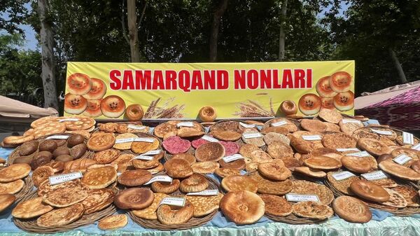 В Гулистане презентовали самаркандский хлеб - фото - Sputnik Ўзбекистон